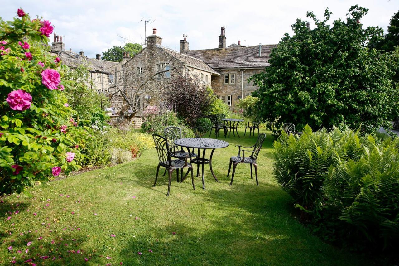 Hotel Ashfield House Grassington Zewnętrze zdjęcie The garden of the Old Swan