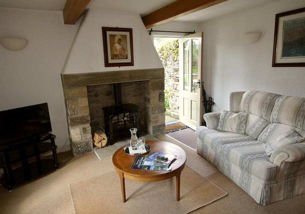 Hotel Ashfield House Grassington Zewnętrze zdjęcie The living room at The Old School House