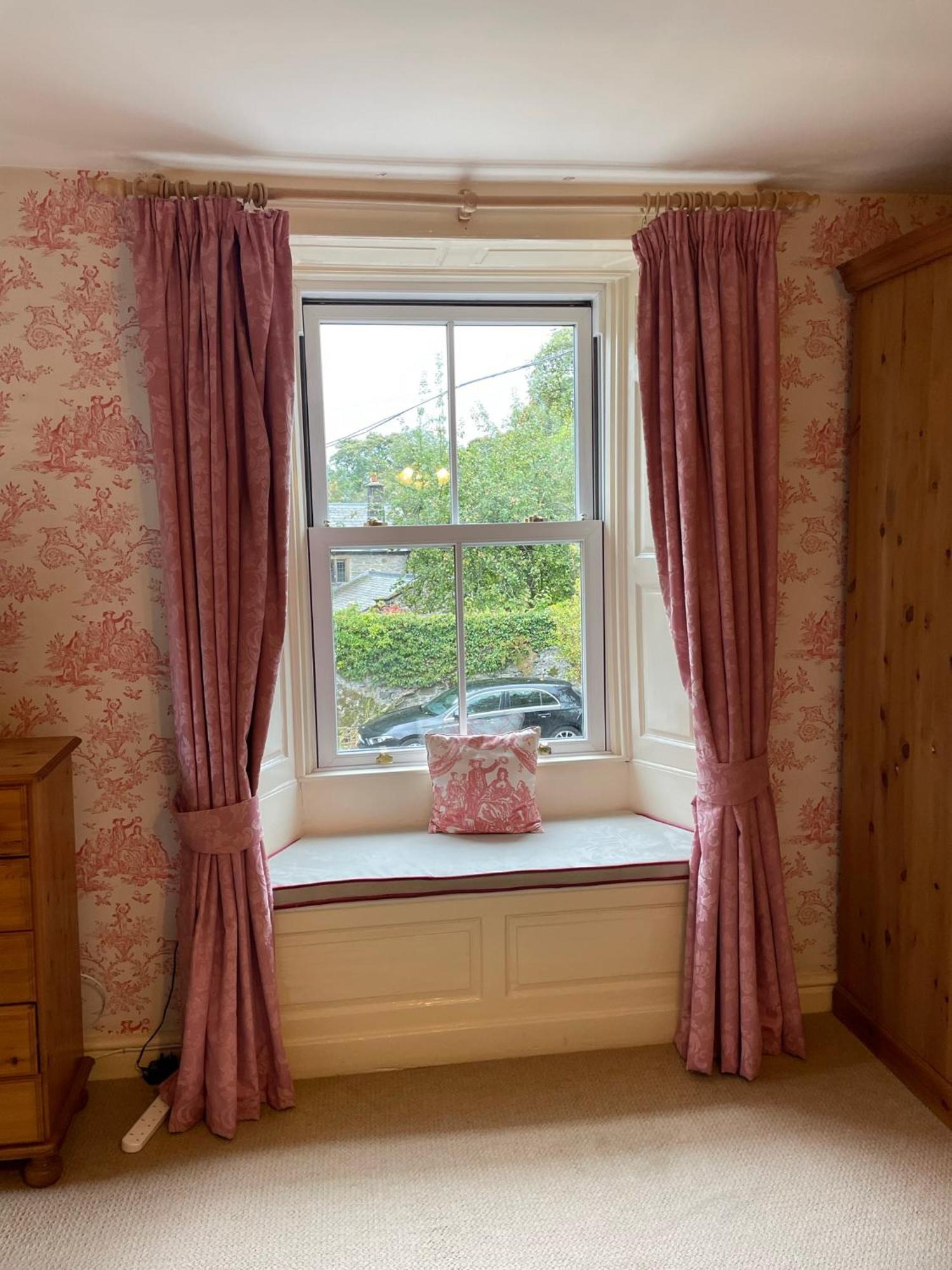 Hotel Ashfield House Grassington Pokój zdjęcie A window with a window seat